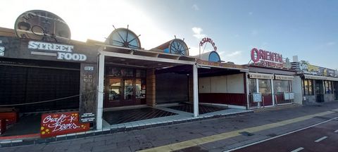 ¡OCASION! Local comercial a la VENTA en la Calle Principal de Corralejo. Nuestra Señora del Carmen es el centro de la movida de día y de noche. El local conta con una superficie de 52 m2 en planta baja, 12 de terraza, aseo, jardín posterior, 90 m2 de...