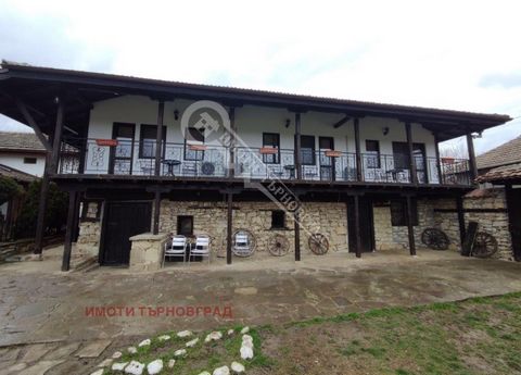 Imoti Tarnovgrad le ofrece una maravillosa propiedad de negocios - casa de huéspedes en el pueblo de Emen. El edificio principal tiene dos plantas, que cuenta con ocho habitaciones dobles, cada una con un baño independiente. En la primera planta hay ...