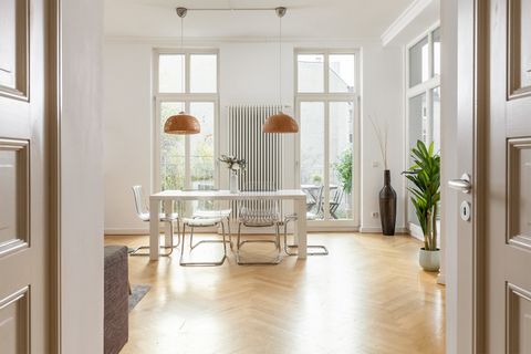 Discover this high-end 3-room apartment in the most sought-after district of Berlin - Mitte. The apartment is located in the heart of Mitte well-known for its popular streets, like Torstraße, Friedrichstraße or Chausseestraße in the immediate proximi...