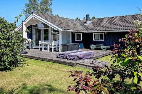 High quality holiday home located in scenic surroundings in Faxe Ladeplads near the charming market town of Præstø. The house is well furnished with bathroom with whirlpool and underfloor heating. Open kitchen adjacent to the living room with a taste...