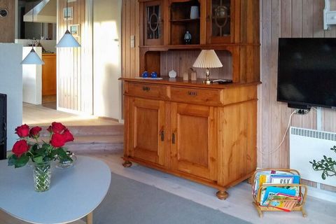 Extremely well maintained and well furnished cottage with whirlpool. The house is located in quiet surroundings on beautiful natural land in Lodskovvad close to Ålbæk. The cottage is furnished with a cozy loft with skylight that provides a nice light...