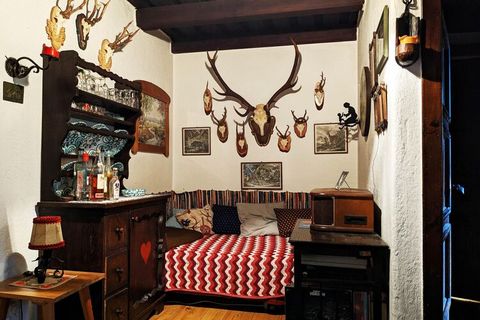 This rustic, detached holiday home (original hunting lodge) for a maximum of 6 people is located in the Rotte Ebenhof, south of the Ebenhofer Höhe, in the market town of Edlitz in the Neunkirchen district, in the middle of nature in the well-known ho...