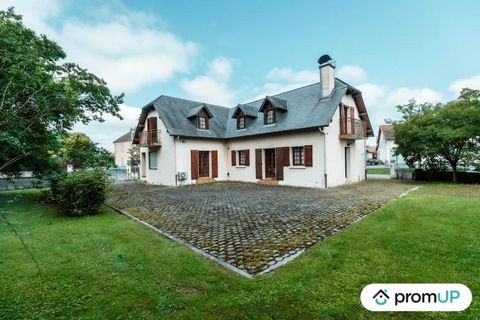 Welcome to this exceptional real estate listing that is sure to capture your imagination. We present to you a magnificent bourgeois house with a generous surface area of 221 m2, located in the charming town of Sévignacq. One of the main advantages of...