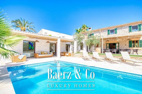 Located in the middle of nature, on a 2122m2 plot, this house has been recently renovated with materials and details of the highest quality designed so that you can comfortably enjoy life in Mallorca. The useful area of 748m2 is distributed over two ...