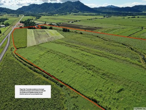 Deze ca. 28,77 hectare grote woning ligt vlak bij de Bruce Highway in East Feluga. Met ongeveer 61 hectare momenteel onder riet, een kazerne en machineloods op het terrein, evenals een kreek die het hele jaar door stroomt; Deze woning is zeker een ki...