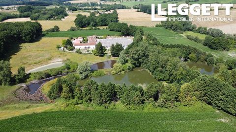 A21952CRT16 - This property includes a main house, workshops, barns, 8 potential gites, three substantial lakes, with woodland and fields all set on a 22 hectare plot. Potential business uses include: A Gîte business Fishing Lakes with accommodation ...