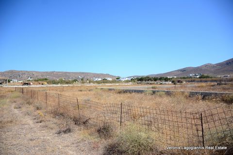 Kastraki Naxos, just 5 minutes walk from the beach, a plot of 268 m2 is for sale, which builds house of 130 m2. Ideal choice for investment or for a holiday house. Distance from the beach 400 m. and from Chora of Naxos 13 km. Price: 135.000 € Code: 6...