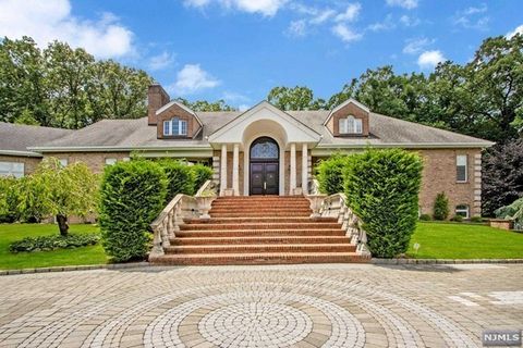 custom brick home high on a knoll at the end of a cul-de-sac in Saddle River's desirable Burning Hollow. This approx. 10,000 sq ft home has 10' ceilings thru-out Impressive 2 story entrance foyer oversized master chef's gourmet kitchen .1st & 2nd flo...
