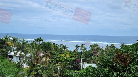 * WALK TO THE BEACH! * FLEXIBLE OPTIONS: Ideal place to build a primary (full-time) residence, holiday home, or highly desirable income-producing rental property * VIEWS: excellent sea views * Minutes away from famous Outrigger Resort Hotel, Bedarra ...