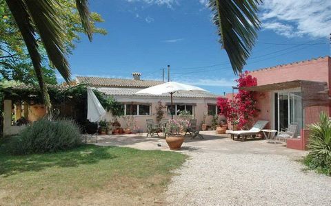 This idyllic finca is located in a rural setting on a plot of about 3.551m2, near the road Campos-Colonia de Sant Jordi and Campos. The finca is only a few minutes away from the dream beach Es Trenc. The centerpiece, the beautiful pool, forms the cen...