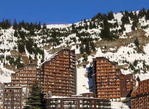 Located at the highest part of the resort of Avoriaz, in the district of Les Crozats, the Antares residence offers a panoramic view of the valley of Morzine and contains comfortable and modern apartments. Connected to the central station, shops and a...