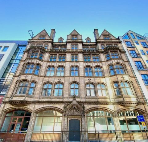 City Chic at Queens College Chambers, an exceptionally rare opportunity to acquire a 2-bedroom penthouse in the heart of the City Centre. Being less than a five-minute walk to Grand Central station and having access to all of the amenities that Birmi...