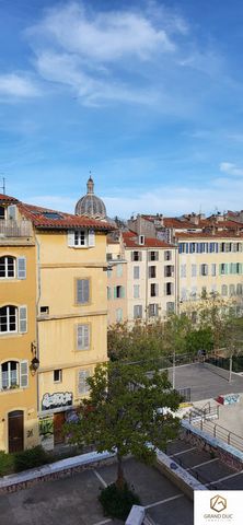 Dans le 2ème arr. dans la commune de Marseille, nous vous proposons l'achat d'un appartement s'accompagnant d'une chambre. Si vous cherchez à réaliser votre première acquisition immobilière, n'hésitez pas à venir voir cet appartement. Entrez rapideme...