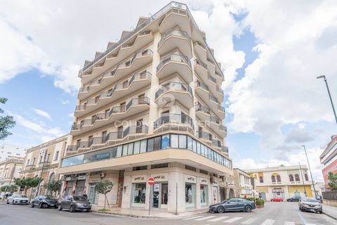 SALENTO - GALATINA Via Principe di Piemonte 40 A few steps from the historic center, in one of the most prestigious buildings in the city, we are pleased to offer for sale an apartment with a spectacular view of the Basilica of St. Peter and Paul and...