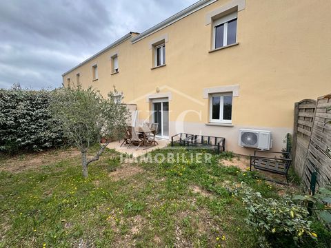 Ref 12503 BR - NEAR CARCASSONNE - In a village with all amenities, in a secure residence with low charges, house of about 84 m2 of living space composed on the ground floor of a living room and a separate kitchen (possibility of opening it), garage w...