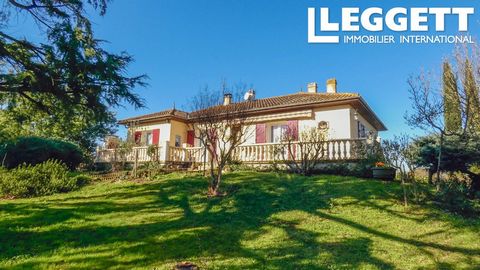 A18422CAH33 - This villa proudly stands in the middle of its acre and more fenced-in garden with two drives. The fitted kitchen (16.30m²) as well as the living room (29.50m²) with wood burner have French doors onto the terrace overlooking the ornamen...