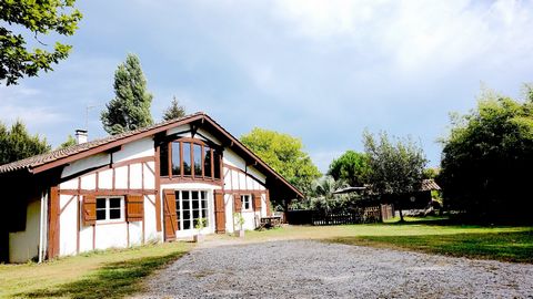 Located in the center of the village of St Jean de Marsacq, 20 minutes from the Landes coast, this house combines the charm of the old with the comfort of the modern. Built in 2004 from the body of a barn dating from 1850, the house has a large livin...