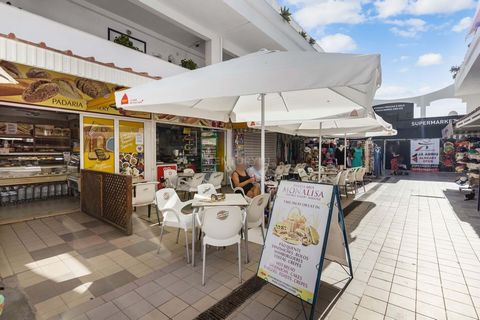 Business established since 1998 always open door, already with loyal customers. Guaranteed investment and not to be missed! Cafe, Bakery and Pastry Shop by the Oura beach in Albufeira in Algarve For investors looking for an establishment in an area w...
