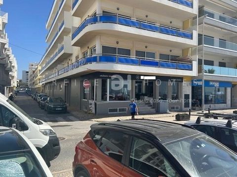 Located in Quarteira. Shop in Quarteira, with its privileged location on the first line of the sea, offers a unique opportunity for businesses looking for high visibility and foot traffic. The sun exposure is an additional attraction, with two large ...