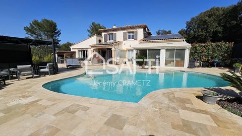 Exceptional villa of 198 m² on land of more than 2000m2 offering a pleasant living environment for your family. - On the ground floor : A very beautiful living room with an open kitchen offers a spacious and bright living space, giving access to an o...