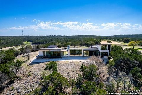 At 1900 ft, the Main House offers panoramic views, breezes, & sunrise/sunset spots. Crafted by John-West Stoddard, it blends elegance & functionality. Completed in 2020, the 4246 sq ft home features a single-level design with a xeriscape courtyard, o...