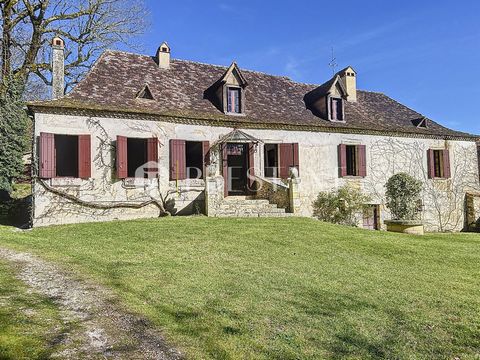 EXCLUSIVE Direct proximity to Bergerac and 1 hour from Bordeaux, in an absolutely quiet village, very beautiful chartreuse with ponds, swimming pool, tennis court, double garage with studio upstairs, two dovecotes, a water well spring and 4 hectares ...