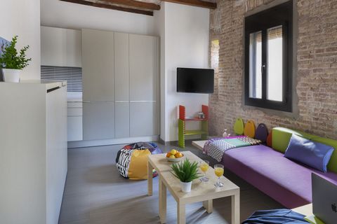 The Blai is a colorful and trendy one bedroom apartment in the liveliest street of the Poble Sec quarter in Barcelona, really close to Barcelona's city center and the port area, only 3 metro stops to Plaça Catalunya and Passeig de Gràcia. The apartme...