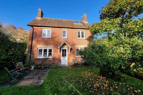 PROPERTY SUMMARY Myrtle Cottage is located set back from the central square in the rural quintessential Hampshire village, where development is rare. This symmetrical fronted cottage has a central front door with sitting room to one side and dining r...