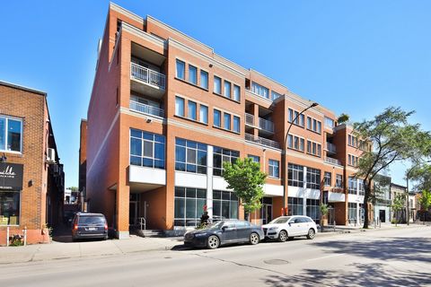 Immerse yourself in the urban life of Montreal's Little Italy. With one bedroom and one bathroom, this intimate condo welcomes you in a warm setting. The kitchen has a modern style with recent stainless steel fittings. The open layout promotes a flui...