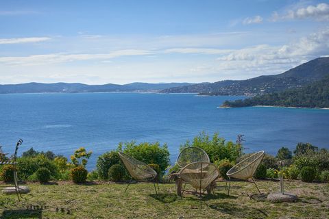 In the heart of the prestigious private and secure domain of Cap Negre, property with panoramic view of the sea and Cap Benat.Only 5 minutes walk from the private beach of Cap Negre, and benefiting from a private mooring.The villa of about 210m2 with...