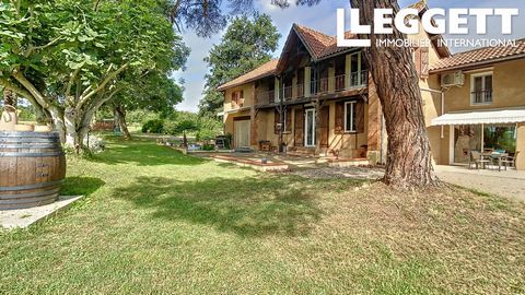 A28452MAE32 - French cottage in excellent condition composed of one building of 346 sqm with : - a main house of approx. 200 sqm habitable space - a second house (gîte) of 75 sqm habitable space - a workshop, a garage - a fenced swimming-pool - flat ...