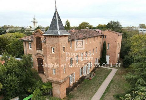 EXCLUSIVE - TOP FLOOR - T4 WITHIN A CHATEAU Rare and unique, beautiful apartment on the top floor within a castle classified as a Historic Monument, Composed of 3 bedrooms with 3 dedicated bathrooms, it offers a pretty oriented living room on the cou...
