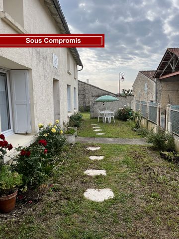 Matha sector 12 minutes away and not far from Beauvais sur Matha, charming little village house of 60 m2 partly renovated but still with some finishing touches on a plot of 280 m2 with garden and spacious garage on a plot of 60 m2 not adjoining oppos...