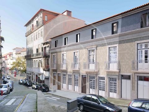 Excellent 1 bedroom flat, new, with balcony, in the city centre of Porto. This apartment was designed under the 'lockoff' concept, which means that in reality each unit is in fact composed of 2 apartments that may or may not be autonomous. Inserted i...