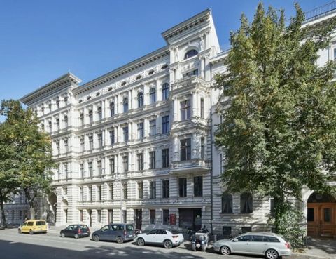 Address: Großbeerenstraße 56B, 10965 Berlin Property description The 3-bedroom flat welcomes you with the generous sense of proportion that Berlin’s stately front buildings are famous for. Refurbished in strict accordance with the specifications of t...