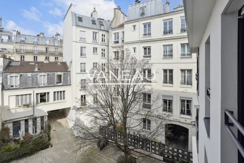 RARE - At the foot of the Charonne metro station (line 9) and near the Village Faidherbe, The VANEAU Group offers you on the 3rd floor of a beautiful condominium dating from 2001 with elevator, a 4-room apartment of 88.86 sqm Carrez Law in good condi...