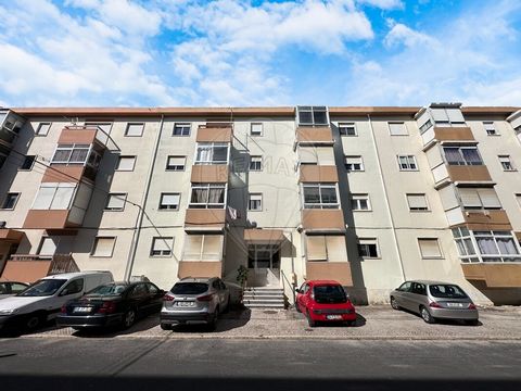 Description Unique investment opportunity / Urban building with 4 floors (8 fractions), patio and Tagus view. Located on Rua Gago Coutinho, in the neighborhood of São Francisco in Camarate, offering a breathtaking view over the Tagus River. This char...