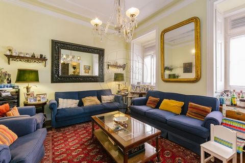 Description 4 bedroom apartment in Príncipe Real Prestigious Location: • Located next to the Príncipe Real Garden, on Rua de São Marçal, one of the most emblematic and prestigious streets in Lisbon. • Proximity to beautiful green spaces, such as the ...