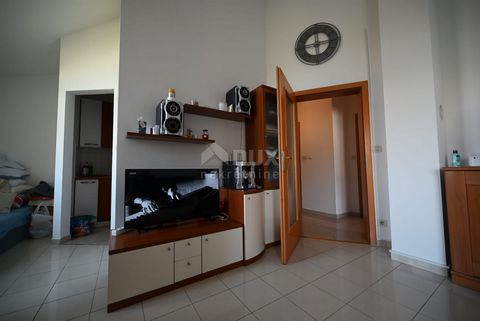 Location: Istarska županija, Pula, Veruda. ISTRIA, VERUDA Duplex apartment a few steps from the beach! In one of the most attractive locations in Pula, an apartment is for sale in a newly built building on the third floor. The area of the apartment i...