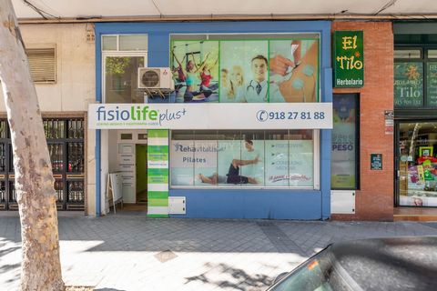 Commercial premises in an area with a lot of road and pedestrian traffic, distributed on a street level and two mezzanines, installed for medical consultations and physiotherapy, with lift chairs for the mezzanines and a toilet for people with reduce...