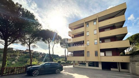 PROPERTY DESCRIPTION 70 m2 apartment located on the second floor, in an ideal position for university students, being close to the faculty of Biology, Chemistry and Pharmacy. Inside, you will be greeted by a bright living room, kitchen, large double ...