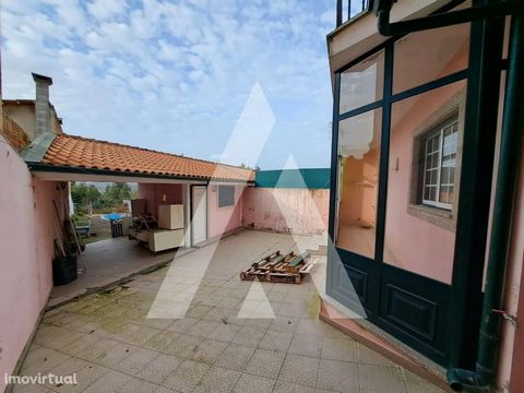 3 bedroom villa for sale in Oiã! House on the ground floor and first floor, with plenty of natural light consisting of: Floor 0 -Living room with plenty of natural light; -Large kitchen with access to a sunroom that serves as a laundry area; -Pantry;...
