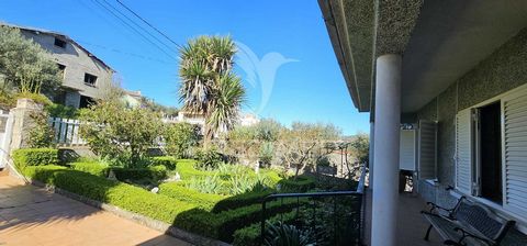 3+3 bedroom villa for sale, located in a privileged area of the Parish of Barco, in Covilhã, with a stunning view of the Argemela mountains. This 2-storey villa + attic, has an entrance on the ground floor, where we find a fully equipped kitchen, a f...