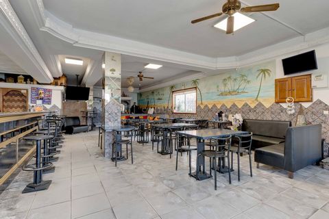 This is the perfect opportunity for those looking to invest in an already operational business with exponential growth potential. Located in Paços de Brandão and with versatile infrastructure, this café offers numerous possibilities for commercial ex...
