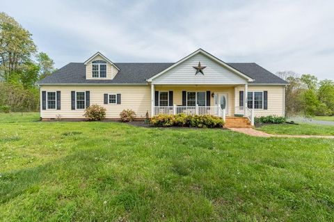 This home is only 20 minutes from Lynchburg, where Liberty University is located. This home has two 3-acre parcels with fruit trees and grape vines galore. The fenced yard boasts a covered pergola for all your family pets and get-togethers. The heat ...