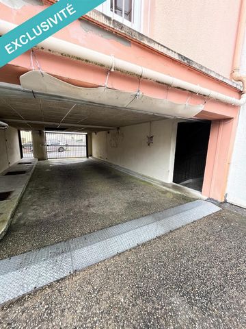Garage / Box à vendre sur Quimper, proche de Creach Gwen, d'une surface d'environ 14 m² situé au deuxième sous-sol d'un bâtiment construit en 1964, accessible par un escalier ou par l'accès voiture. L'entrée du box mesure 2,19m (largeur) x 1,86m (hau...