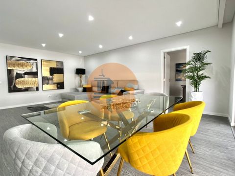 Avec un emplacement central, à proximité des principaux accès de la ville d'Olhão, ce développement se présente comme un excellent investissement, à la fois pour son propre logement et pour monétiser! Appartements de T1 à T4, avec des surfaces entre ...