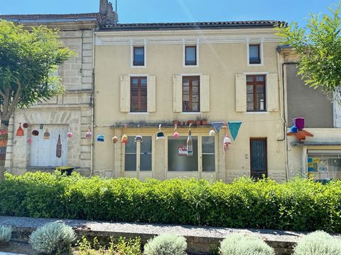 In the center of Gensac, spacious renovated house on 4 levels. The house is devided in 2 separate flats, each with their proper entrance. Workshop/boiler room on garden level. Lovely views over the valley.  On the groundfloor : Entrance with stair ca...