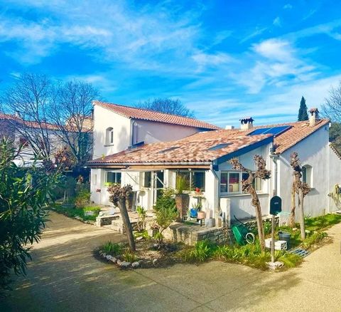 Ref 67635NC: CLARET. In the heart of the charming village of Claret, 25 minutes from Montpellier, ideally located in a dead end, in a preserved world of greenery and in the charm of old residences, I invite you to discover a magnificent R+1 house of ...