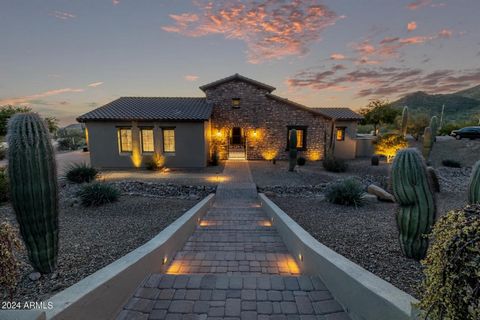 DESIGNER REMODELED! 360 Degree MOUNTAIN Views Hiking and City night VIEWS! CASITA -This meticulously remodeled six-bedroom home, over $700,000 Remodel offers unparalleled mountain views. No expense has been spared in creating this luxurious abode. Th...